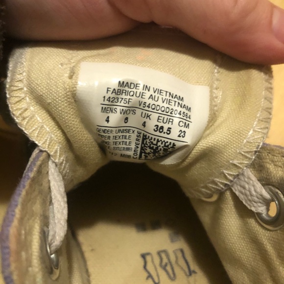 Purple converse size seven - Picture 3 of 3